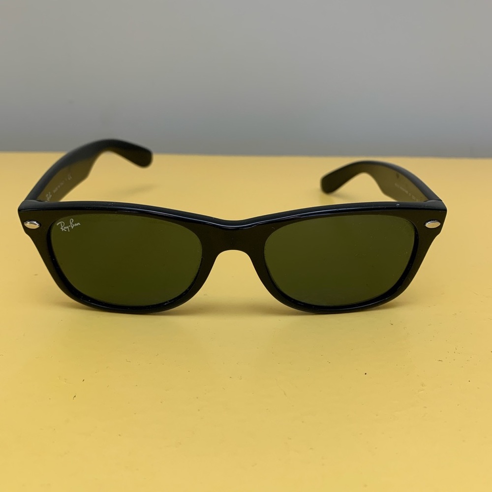 Black Rayban Wayfarer Sunglasses